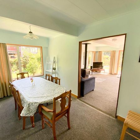 Villa Coastal Charm In Patons Rock Rangihaeata Exterior foto